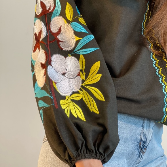 Embroidered Women’s Blouse “Cotton” - Picture 2 of 5